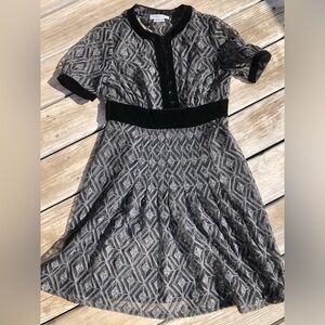 Kay Unger Black Lace Geometric Dress Velvet Trim Women’s Size 8 classy chic